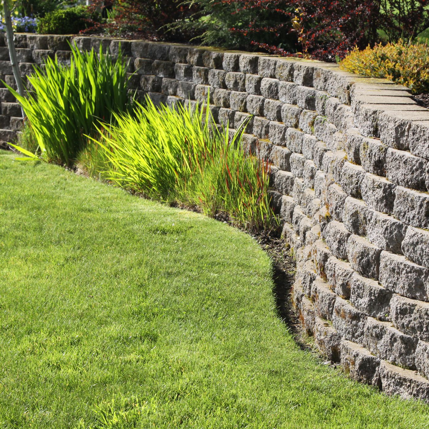retaining wall contractor near me